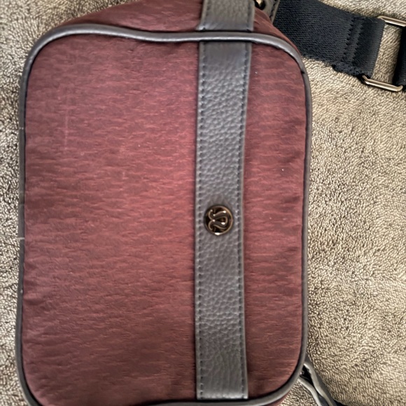 Lululemon Athletica Burgundy and Black Crossbody Bag - Picture 2 of 4